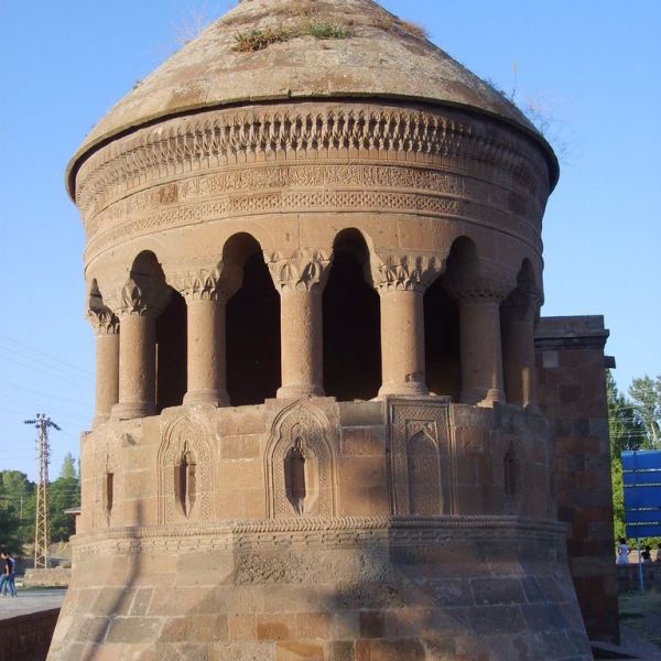 Emir Bayındır Kümbeti › Gezi Rehberi | Ahlat | Bitlis